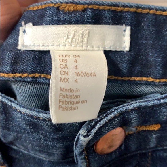 H&M Mid Rise Denim Shorts - Picture 7 of 7